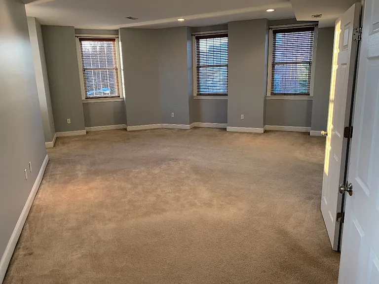 2449 Grays Ferry Ave — Photo 17