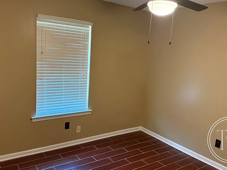 142 NE Shayna Dr — Photo 9
