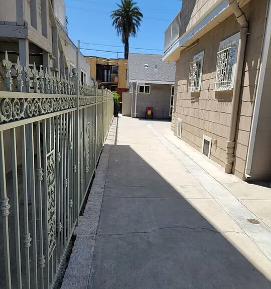 1821 S Wilton Pl — Photo 1