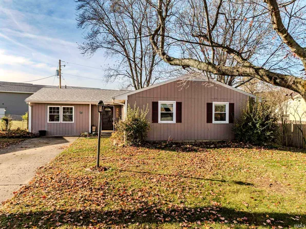 1457 S Pleasantview Dr, Yorktown, IN 47396