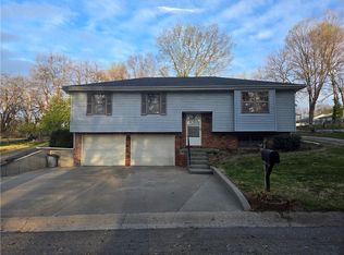 505 Glenn Dr, Lexington, MO 64067