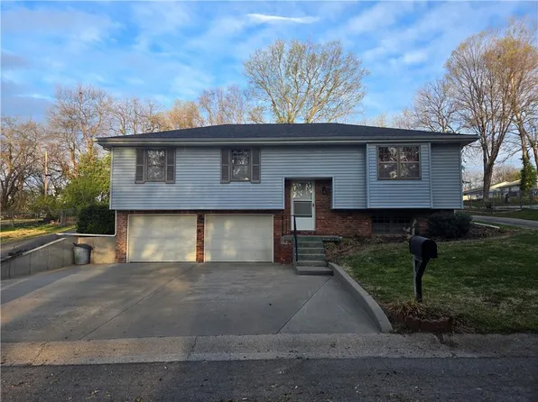 505 Glenn Dr, Lexington, MO 64067