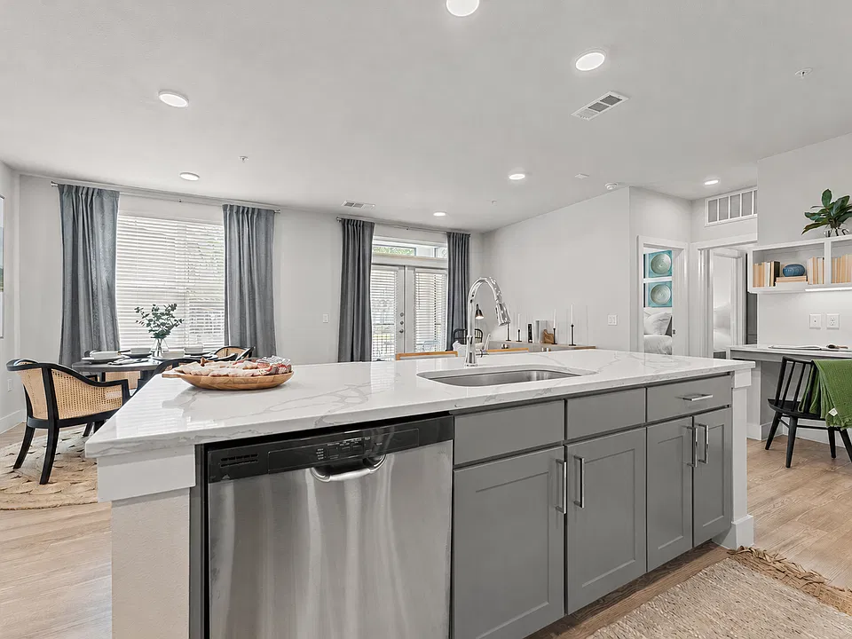 1BD, 1BA - 824SF - Kitchen