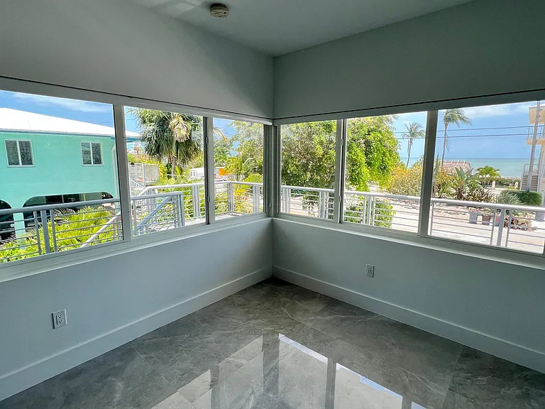 229 W Seaview Cir — Photo 8