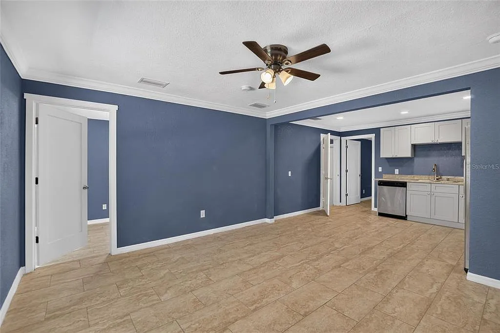 3 bed, 2.0 bath, 1157 sqft, $2,600 — Photo 4
