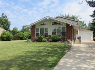 2N041 Clarendon Ave, Lombard, IL 60148