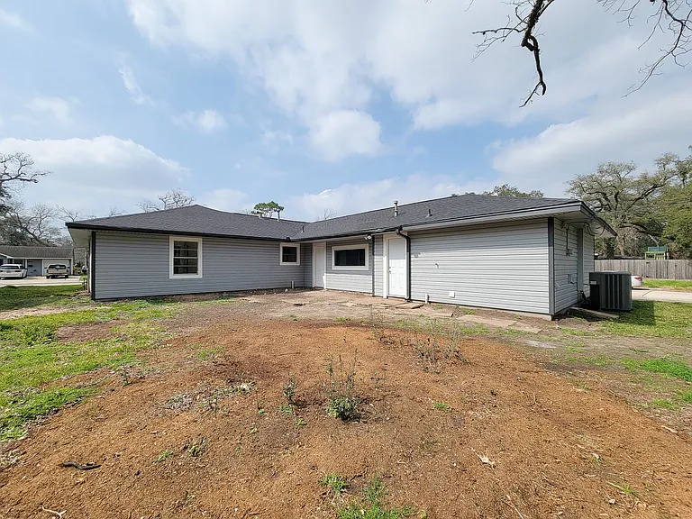 301 Cypress St — Photo 40