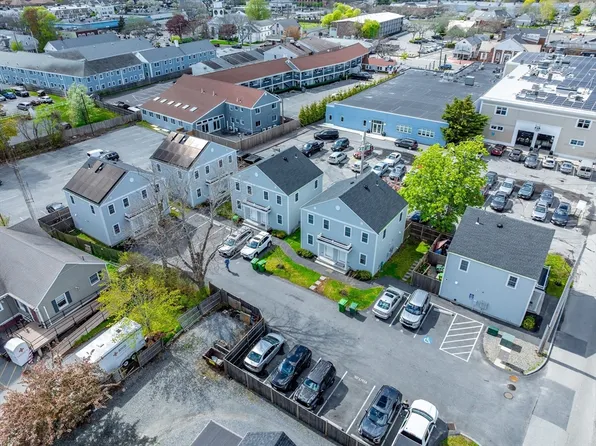 39 Pearl St, Barnstable, MA 02630