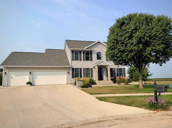 804 Prairie Ln, Storm Lake, IA 50588