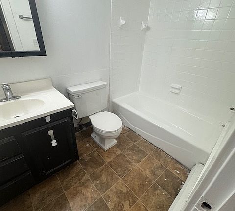 5th image of 595 Wagner Dr #10