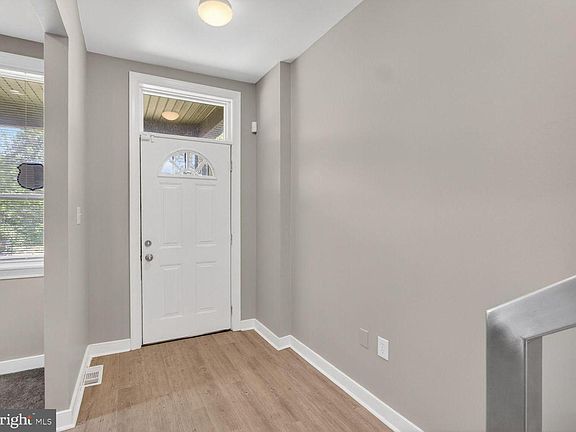 3rd image of 903 K St NE