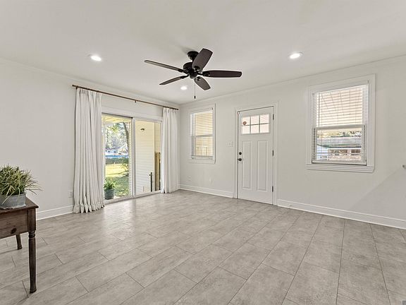 4th image of 2106 Lee Dr