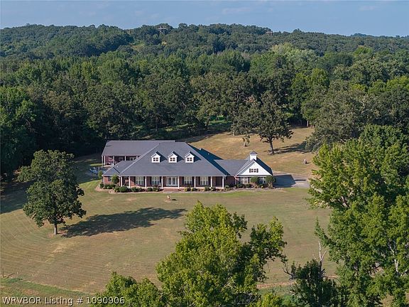 4th image of 3935 Zion Rd