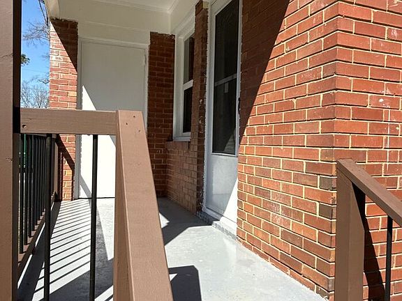 3rd image of 408 Fannie Cir
