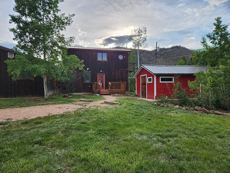 84 S Valley Rd #B — Photo 2