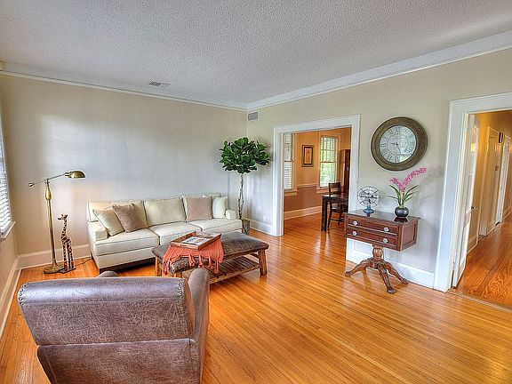 4th image of 302 Patten Heights St