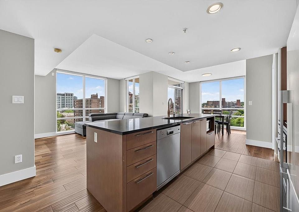 1st image of 1111 E 10th St SW #606