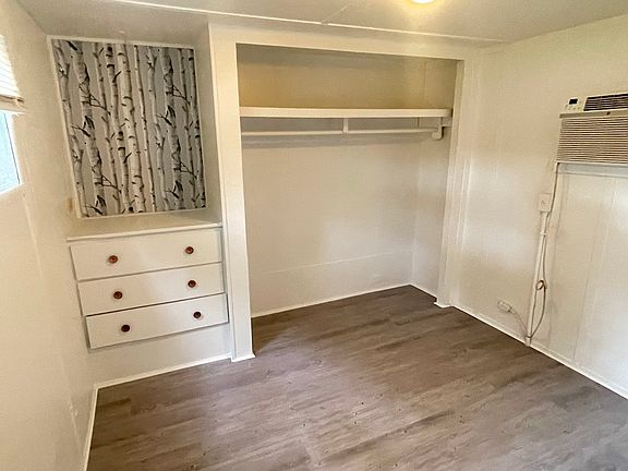 2nd image of 851 Killarney Plz