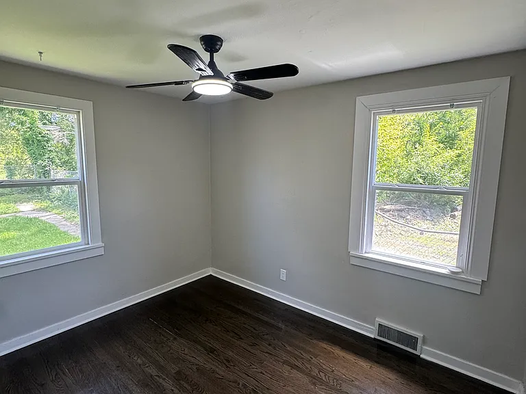 1105 Oklahoma St — Photo 3