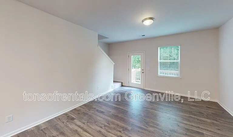 312 Highline Trl — Photo 3