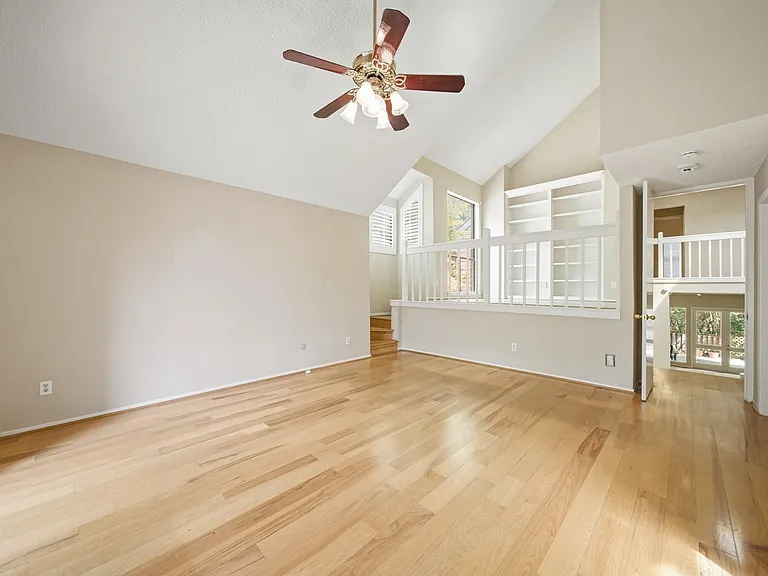 130 Sugarberry Cir — Photo 14