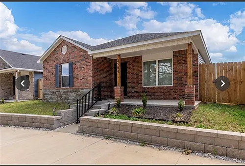 2564 E Illinois Aly Photo 1