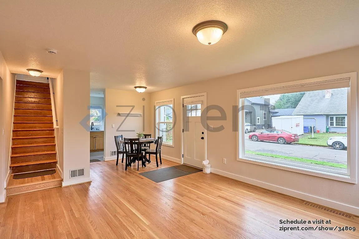 3 bed, 2400 sqft, $3,411 — Photo 3