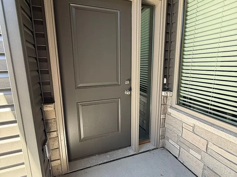7004 Claystone Dr — Photo 2