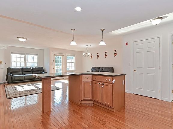 5th image of 614 Hampton Way #614