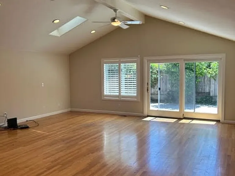 1204 Redcliff Dr — Photo 11
