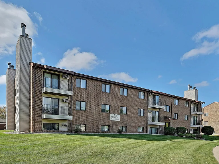 Prairiewood Courts — Photo 21