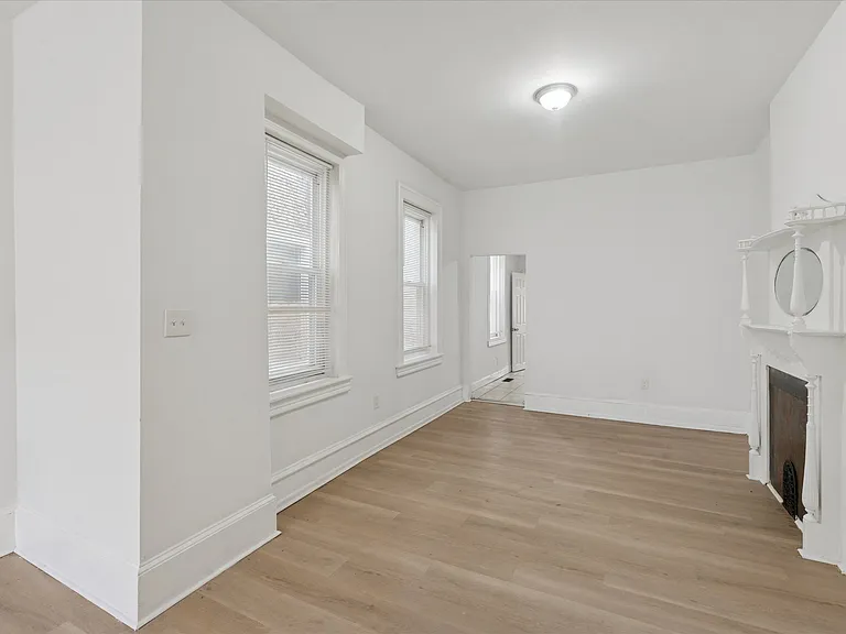 2054 W Glenwood Ave — Photo 8