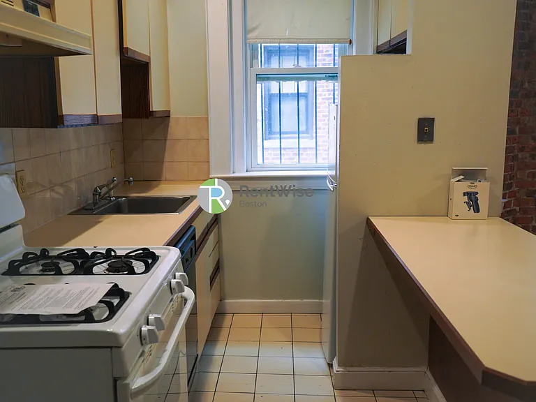 16 Royce Rd #4 — Photo 7