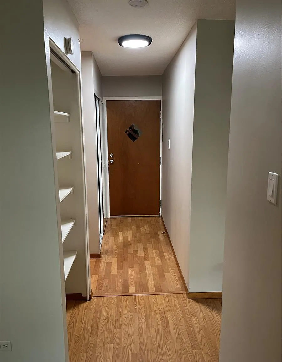 2 bed, 1.0 bath, 945 sqft, $1,195 — Photo 2