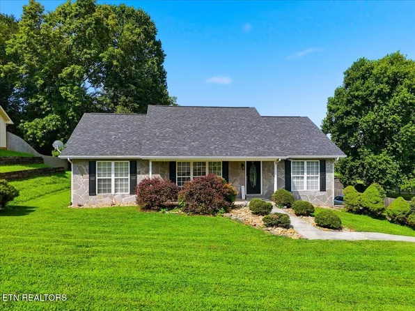 1129 Chesty Puller Cir, Maryville, TN 37803