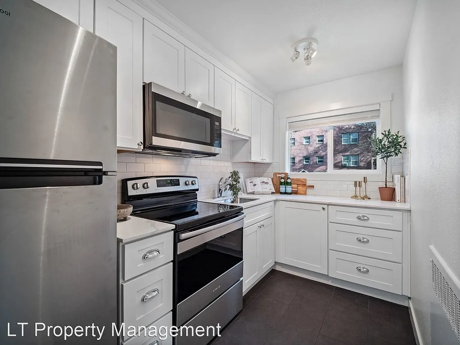 Taylor Apartments — Photo 1