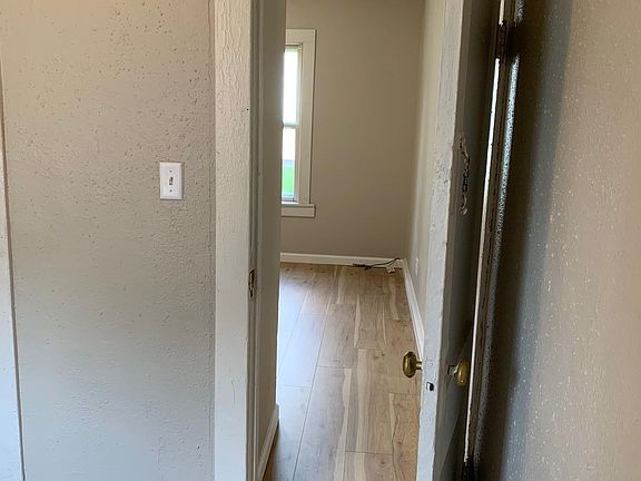 5th image of 314 Lester St