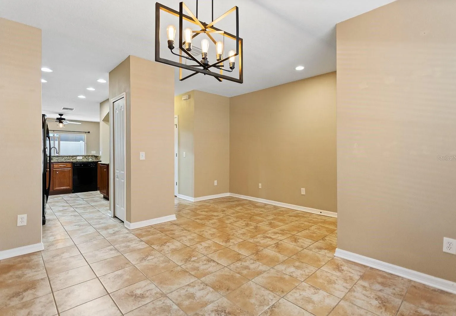 2 bed, 2.5 bath, 1383 sqft, $1,900 — Photo 2