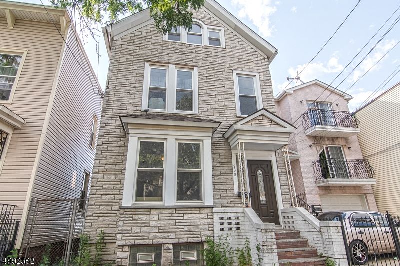1st image of 208 Parker St