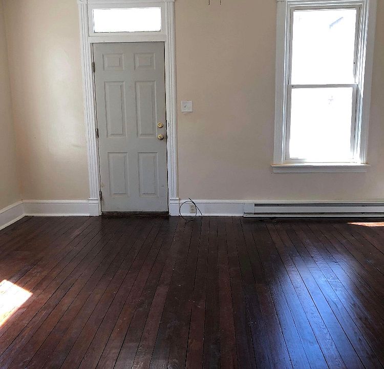 2nd image of 342 N Mulberry St