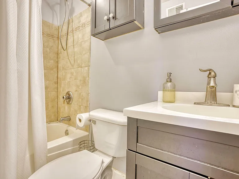 1714 S Hanover St — Photo 14
