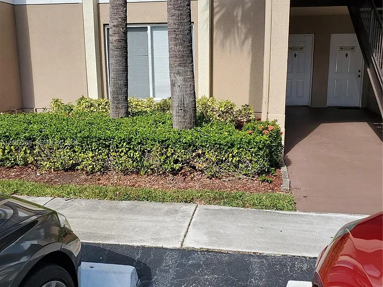815 W Boynton Beach Blvd #14-102 — Photo 2
