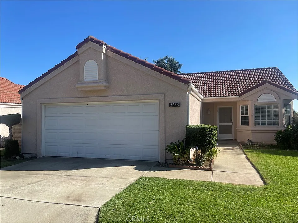 1236 Granada St