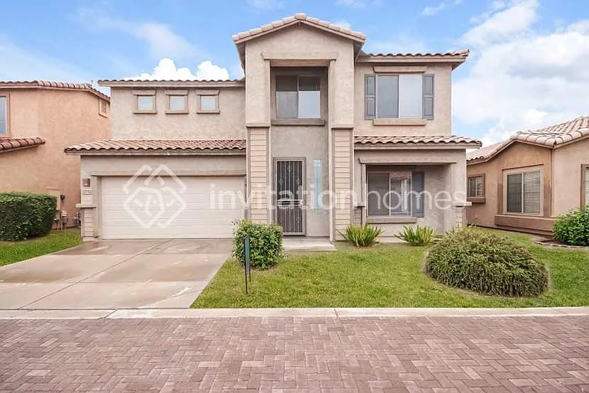 2713 E La Costa Dr