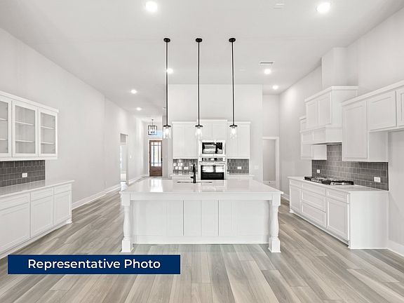 4th image of 608 S Hidden Lakes Dr