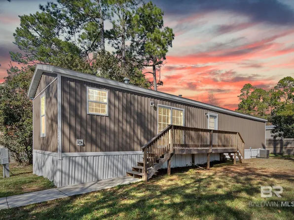 1325 Ridgewood Dr, Lillian, AL 36549