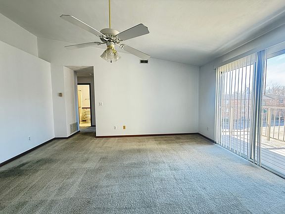 2nd image of 117 Lauren Cir #5