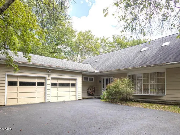 386 N Shore Dr, Albrightsville, PA 18210