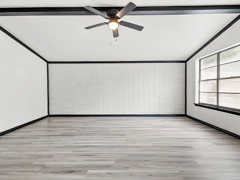 2802 Spring Valley Dr — Photo 10