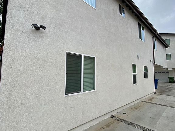 4th image of 1061 1/2 N Fries Ave